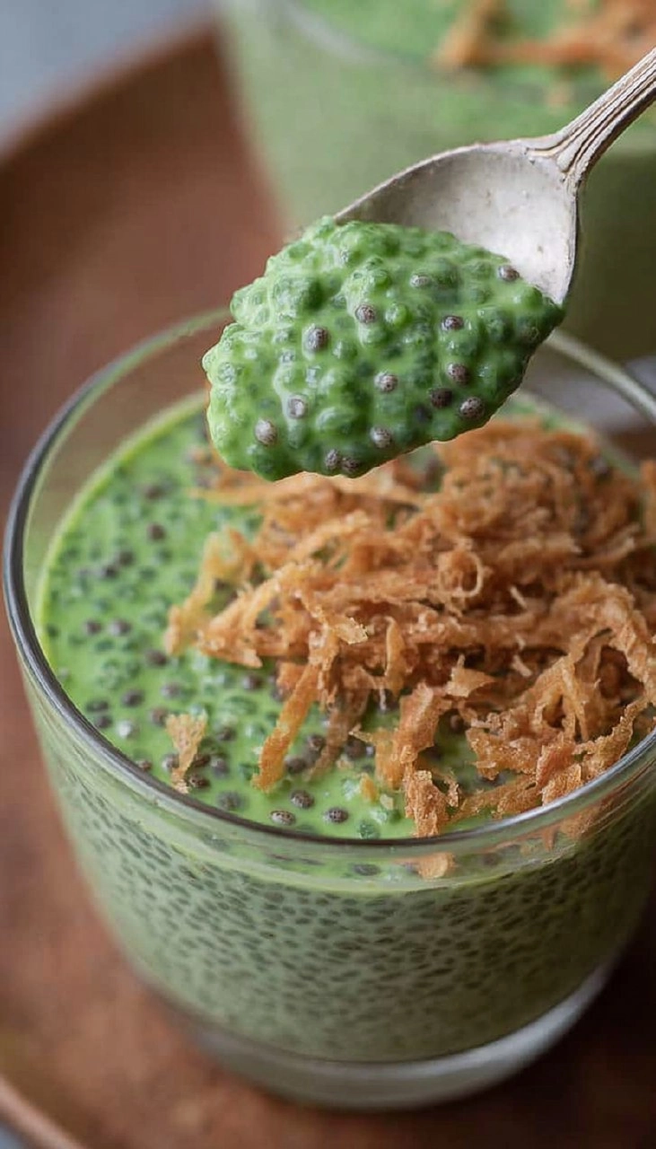 Matcha Chia Pudding Recipe (Creamy, Healthy &amp; Easy Breakfast)